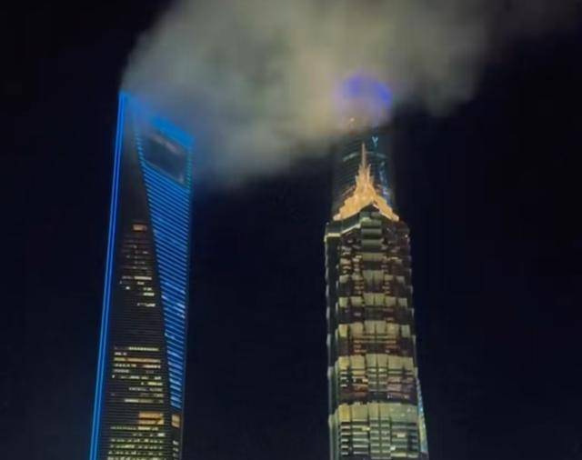 上海环球金融中心顶端突然冒烟，猛吹金茂大厦？此前曾多次疑似火警，原因找到了