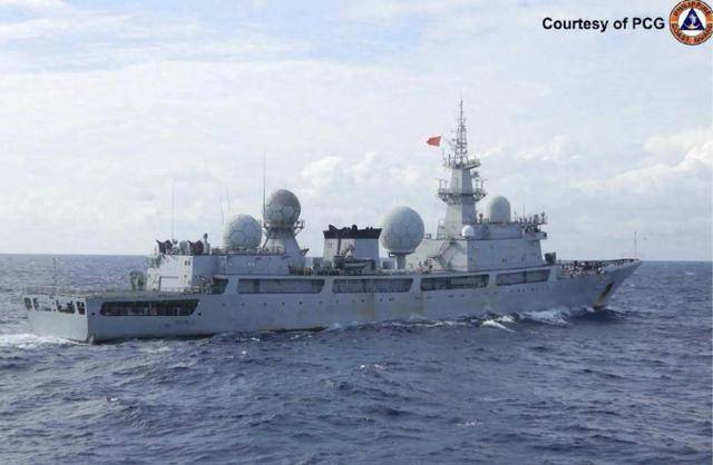 面对菲海警的驱逐，中国侦察船不语，舰载机起飞，直接4个字定性