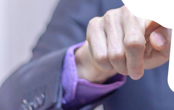 美股暴跌、原油期货跳水！美元下挫，大选以来涨幅“清零”