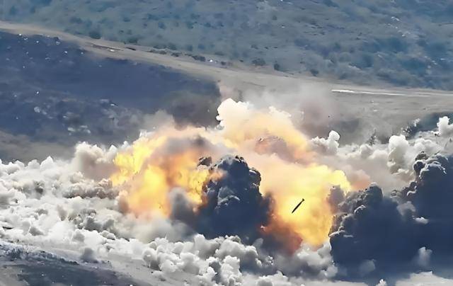 俄军温压弹焚城,普京想要速战速决!日澳积极谋划,10国想派兵