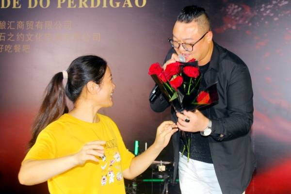 古蔺“佳酿汇红酒之夜”启幕 24小时红酒品鉴中心同步亮相