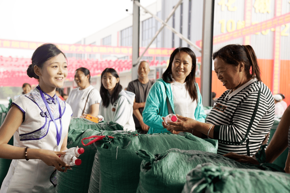 首届昭通青花椒推介会在融兴花椒市场隆重召开