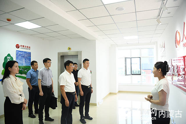 内蒙古自治区民政厅厅长亢学栋一行到人民网内蒙古分公司座谈