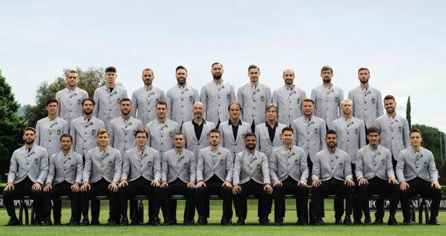 传奇设计师乔治·阿玛尼去世：无结构的外套，有结构的传承