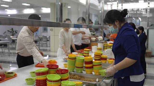 江苏淮安推行“简约分餐制” 同城公务零接待