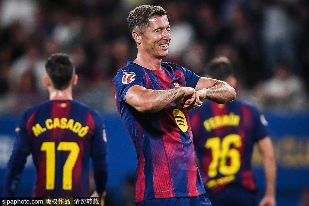 卫冕成功！18岁亚马尔连续两年夺得科帕奖，巴萨新星的崛起之路