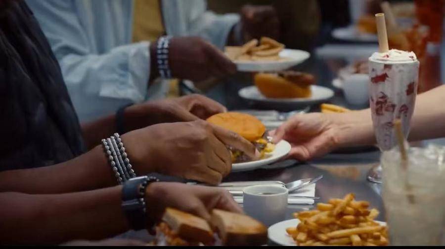 全球首家特斯拉餐厅开业，或支持“狗狗币”支付